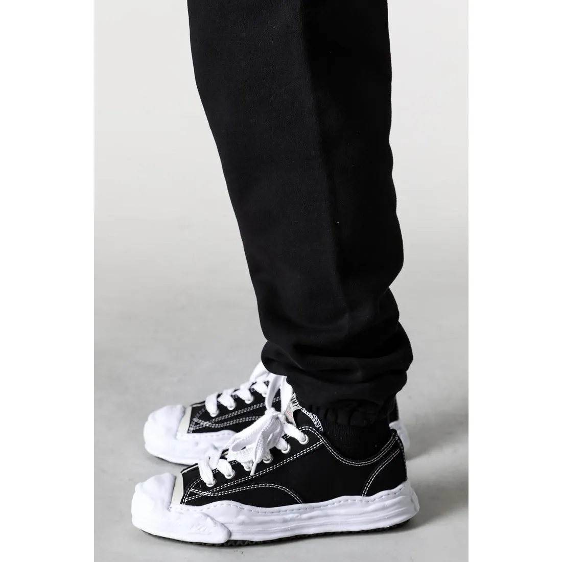 SAINT Mxxxxxx RIBON SAINT Sweat Pants/BLK Basic SAINT LOGO sweatpants Black S-XL God-cut Loose fit Four-needle six-thread boneless sewing Upper body comfortable Original light fleece sweatshirt fabric Original consistent fruit logo/angel logo
